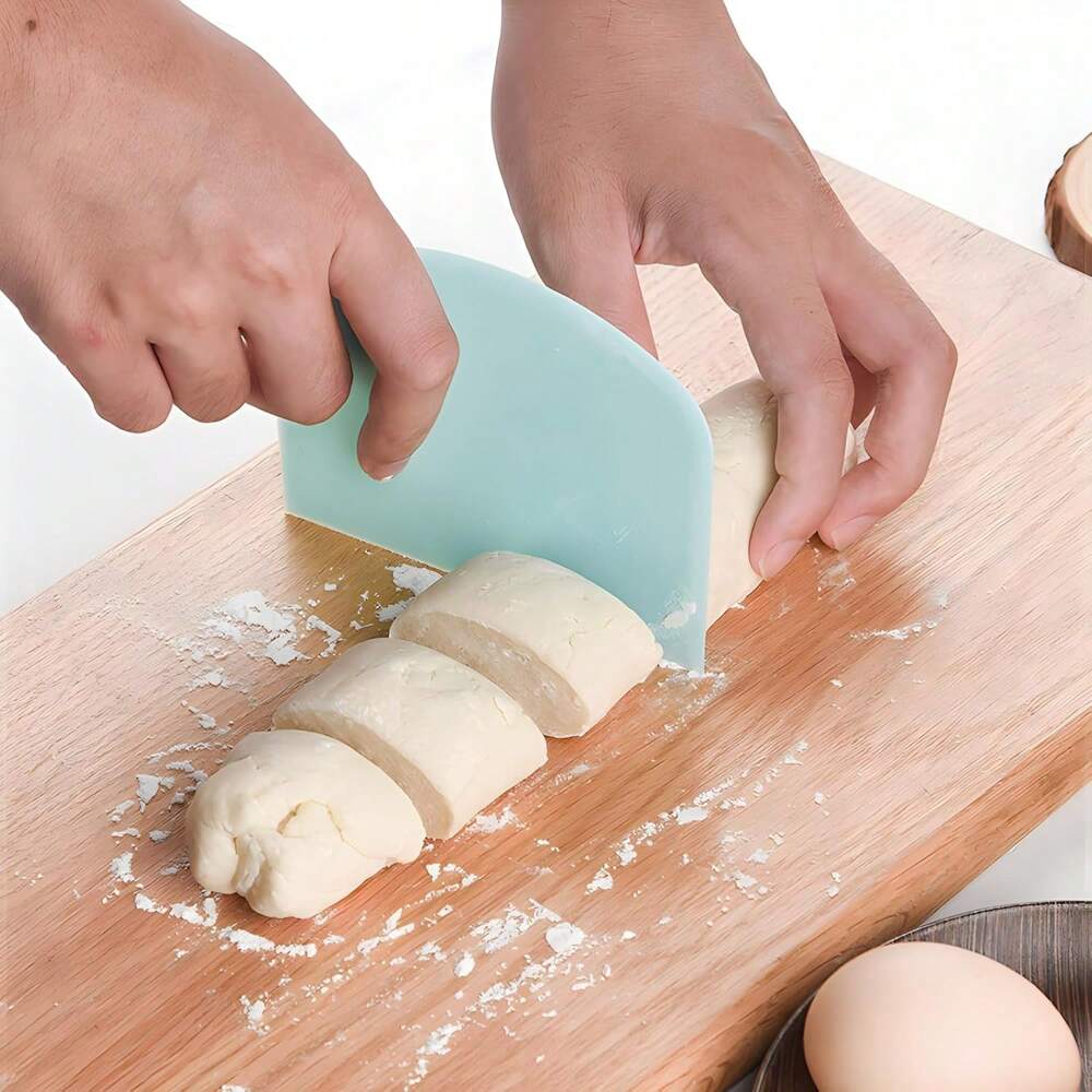 5-Pack Flexible Plastic Dough Scrapers – Multipurpose Bowl Cutters for Bread, Cake, Fondant & Icing, Food-Safe Baking Tools